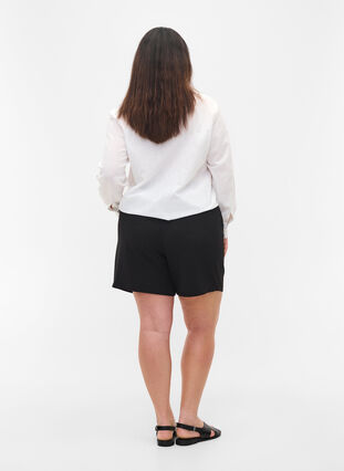 Short ample avec poches, Black, Model image number 1