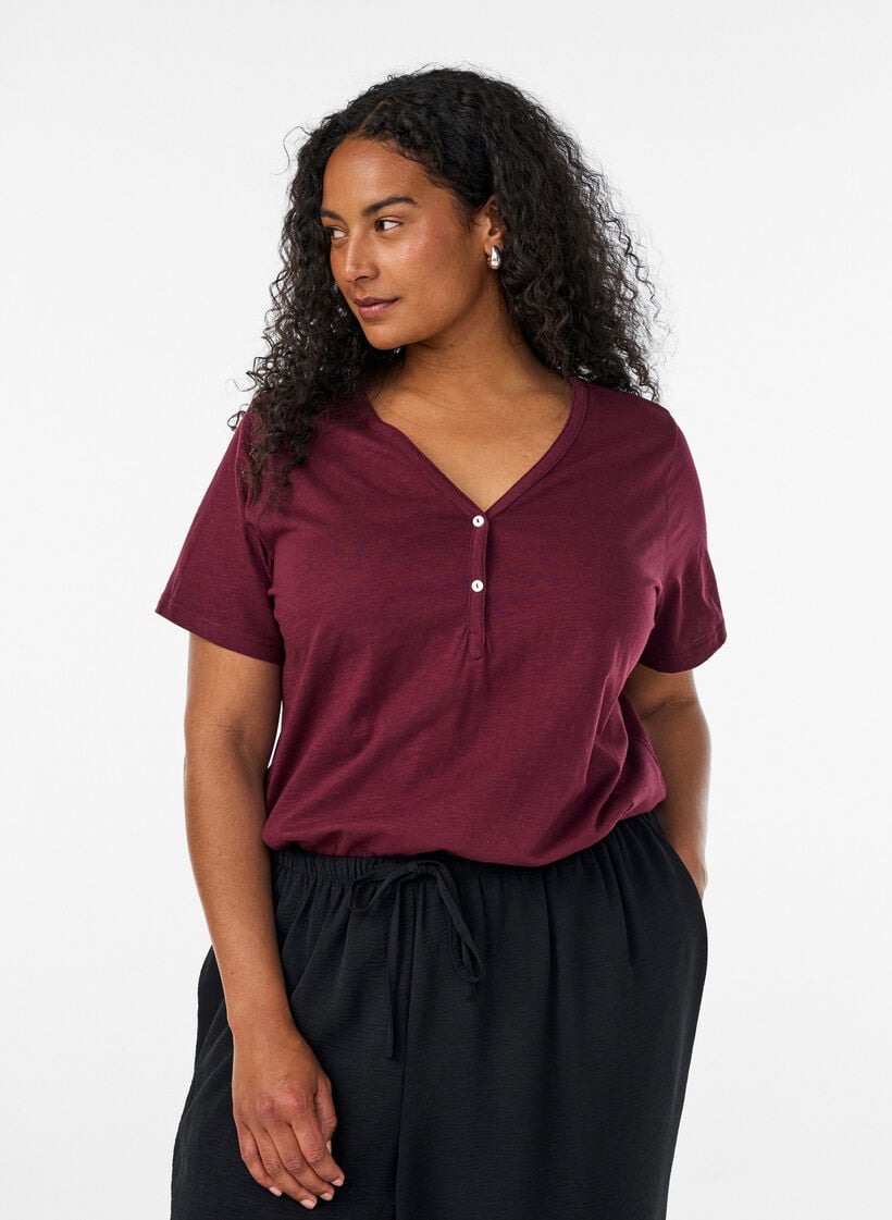 T-shirt dot&eacute; de boutons, Bordeaux fonc&eacute;, Model image number 0
