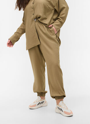 Pantalon ample en viscose avec bord élastiqué et poches, Timber Wolf, Model image number 3