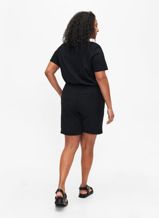 Bermuda korte broek met hoge taille, Black, Model image number 1
