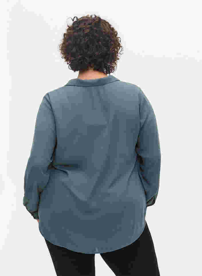 Chemise à col en V avec fermeture à boutons, Balsam Green, Model image number 1