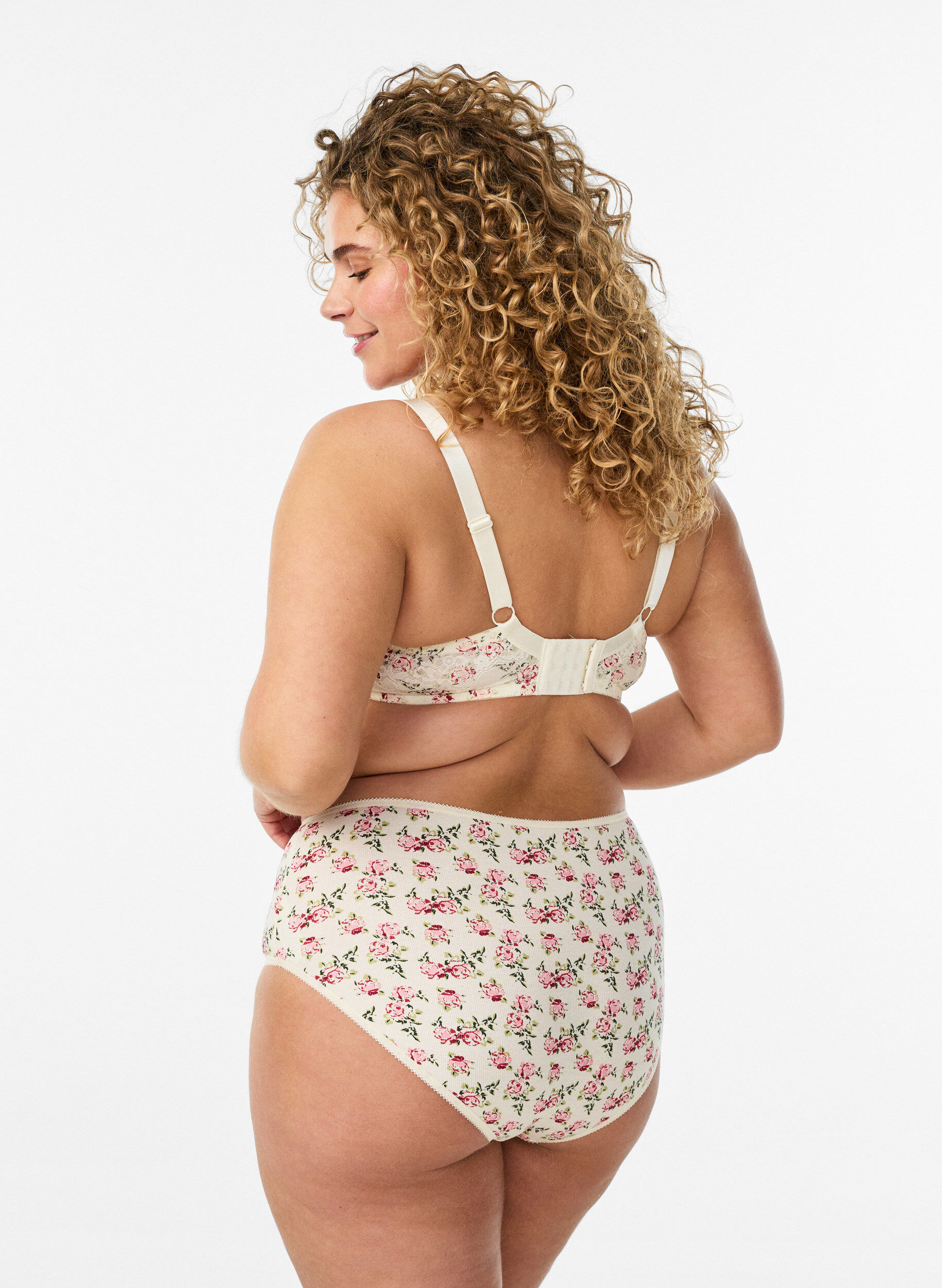 Zizzi Lot de 5 culottes c&ocirc;tel&eacute;es en coton, Vanille, Model image number 2