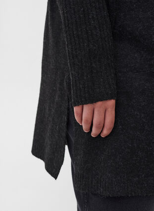 Poncho en tricot chiné avec col roulé et fente, Black, Model image number 2