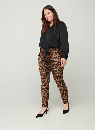Amy jeans met print, Leopard, Model image number 2