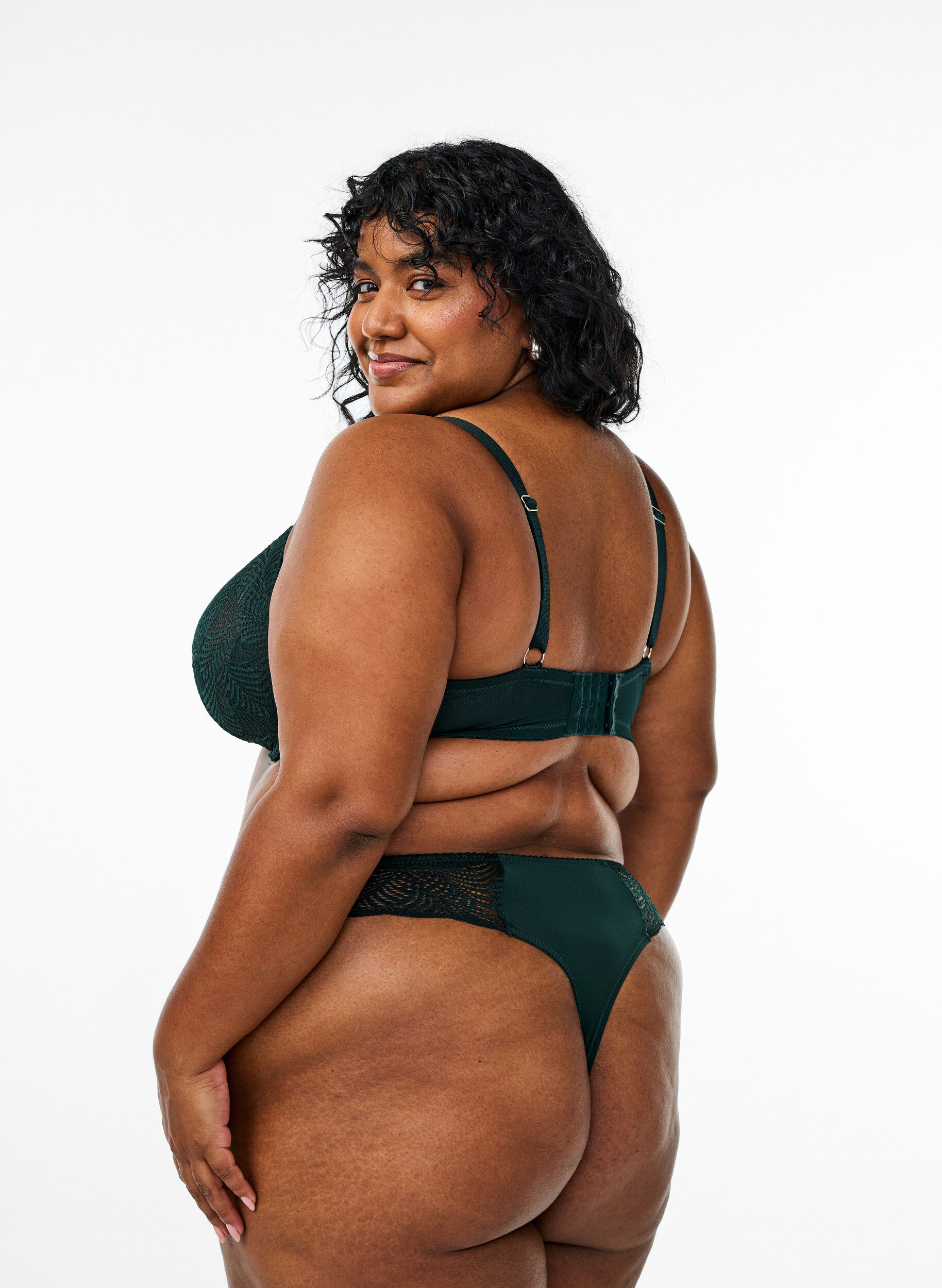 ZizziMicrofiber string met kanten details, Groen, Model image number 1