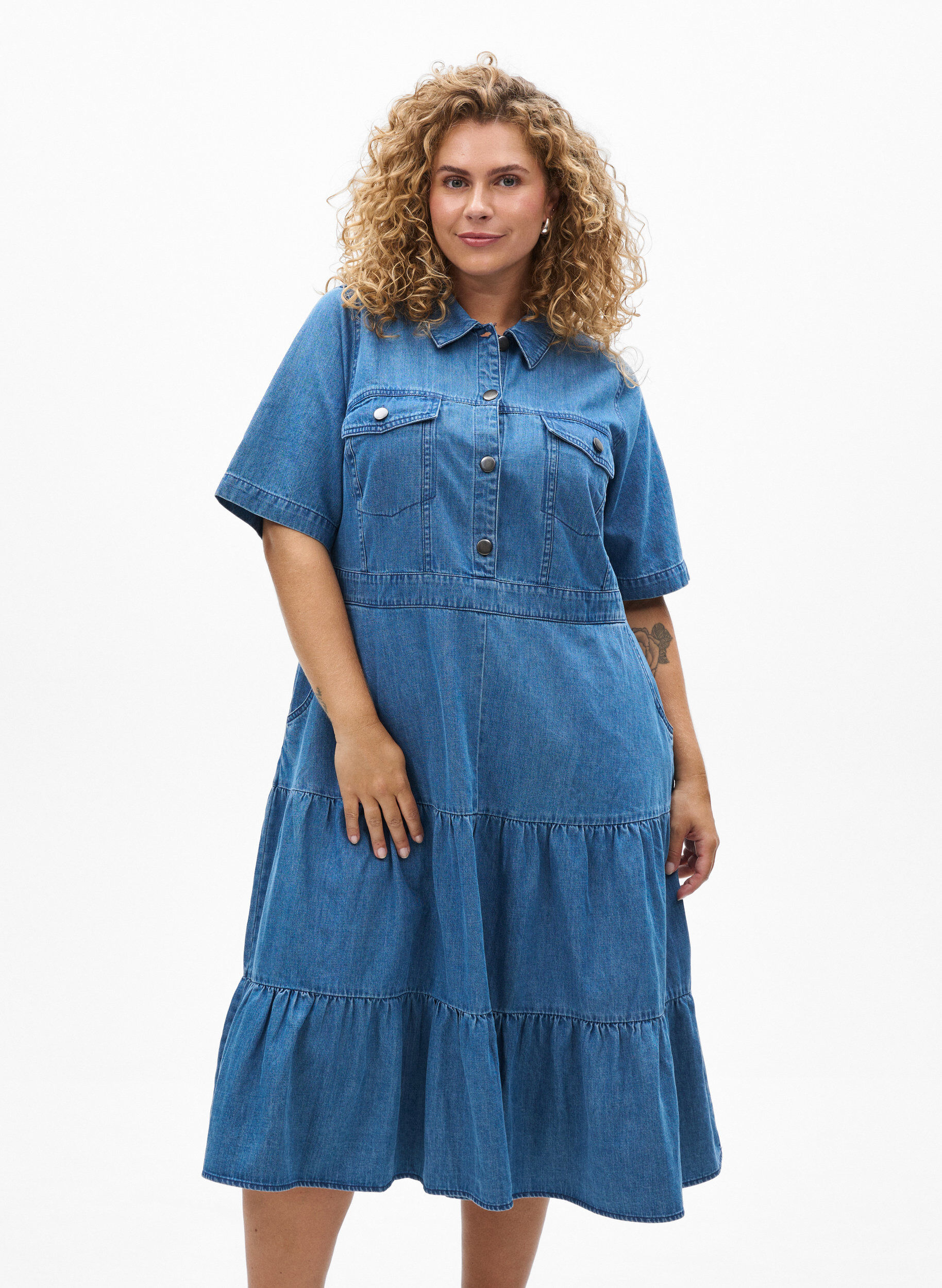 ZizziMidi denim jurk met knopen en korte mouwen, Blauw, Model image number 0