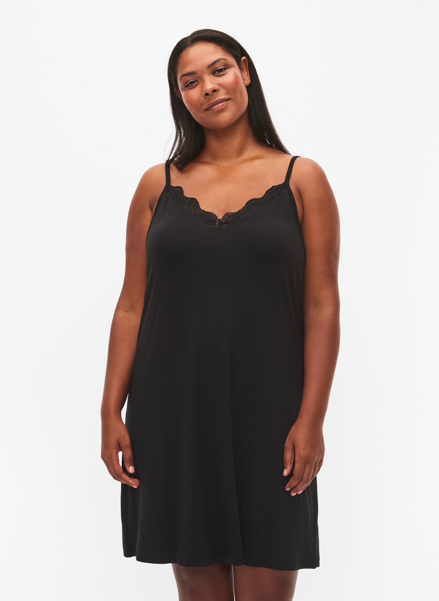 Pyjama jurk met kanten rand in viscose, Zwart, Model