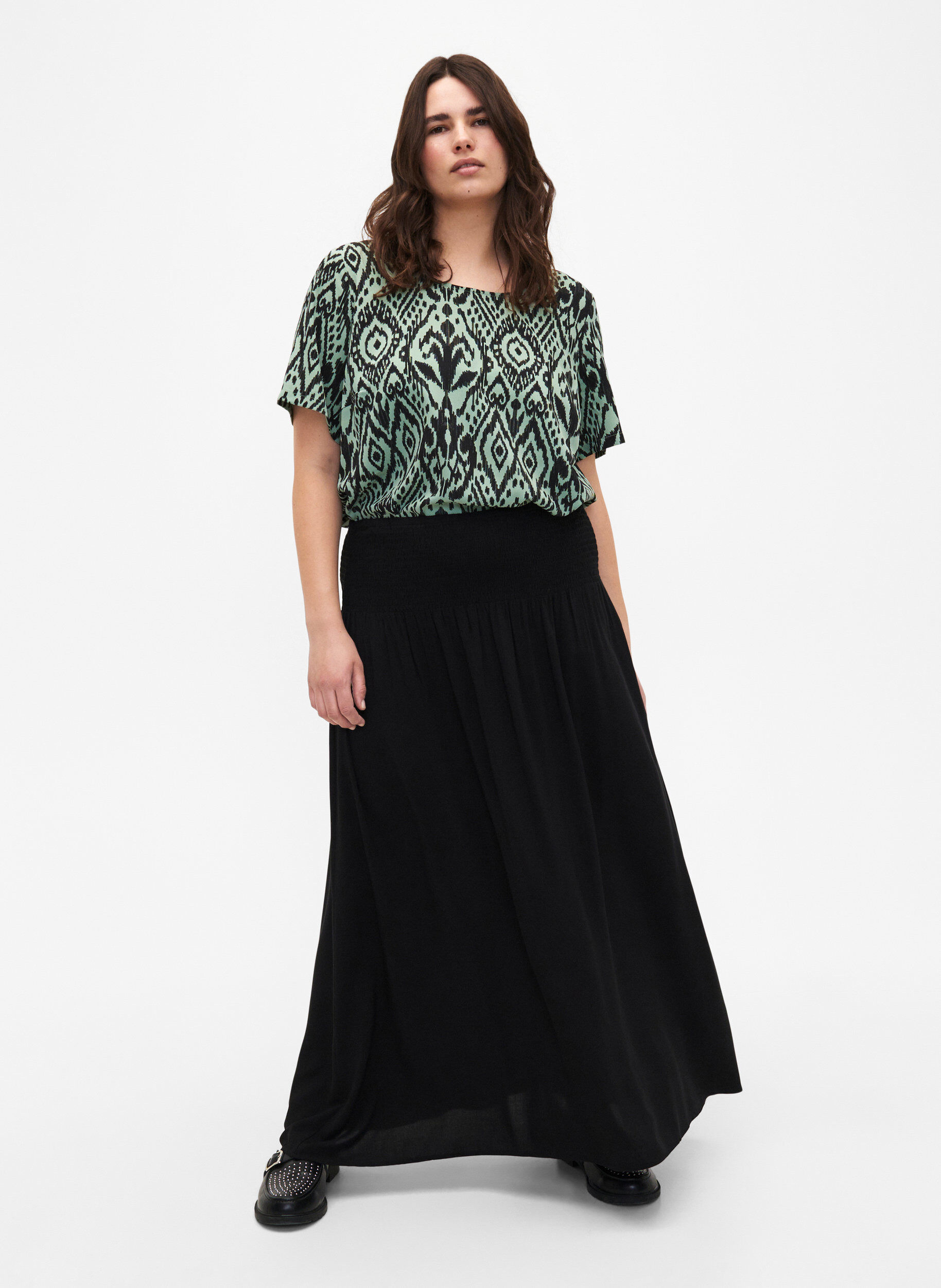 ZizziJupe longue en viscose avec smocks, Noir, Model image number 1