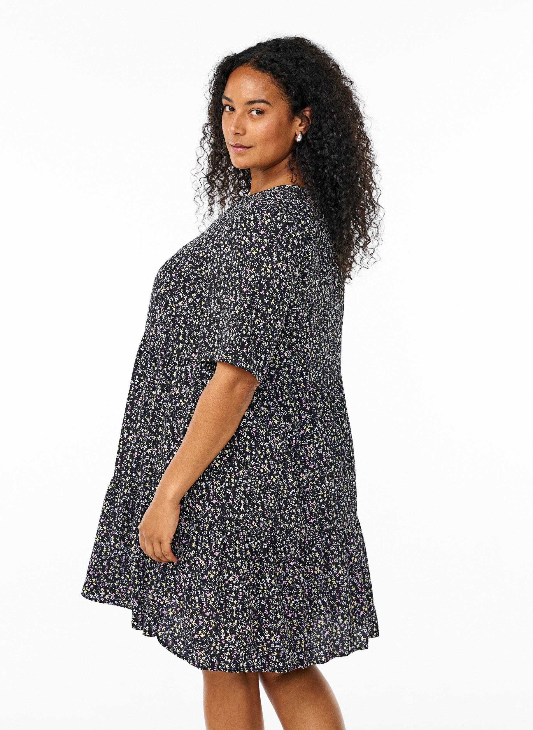 ZizziJurk met korte mouwen, A-lijn en snijlijnen, Zwart, Model image number 2