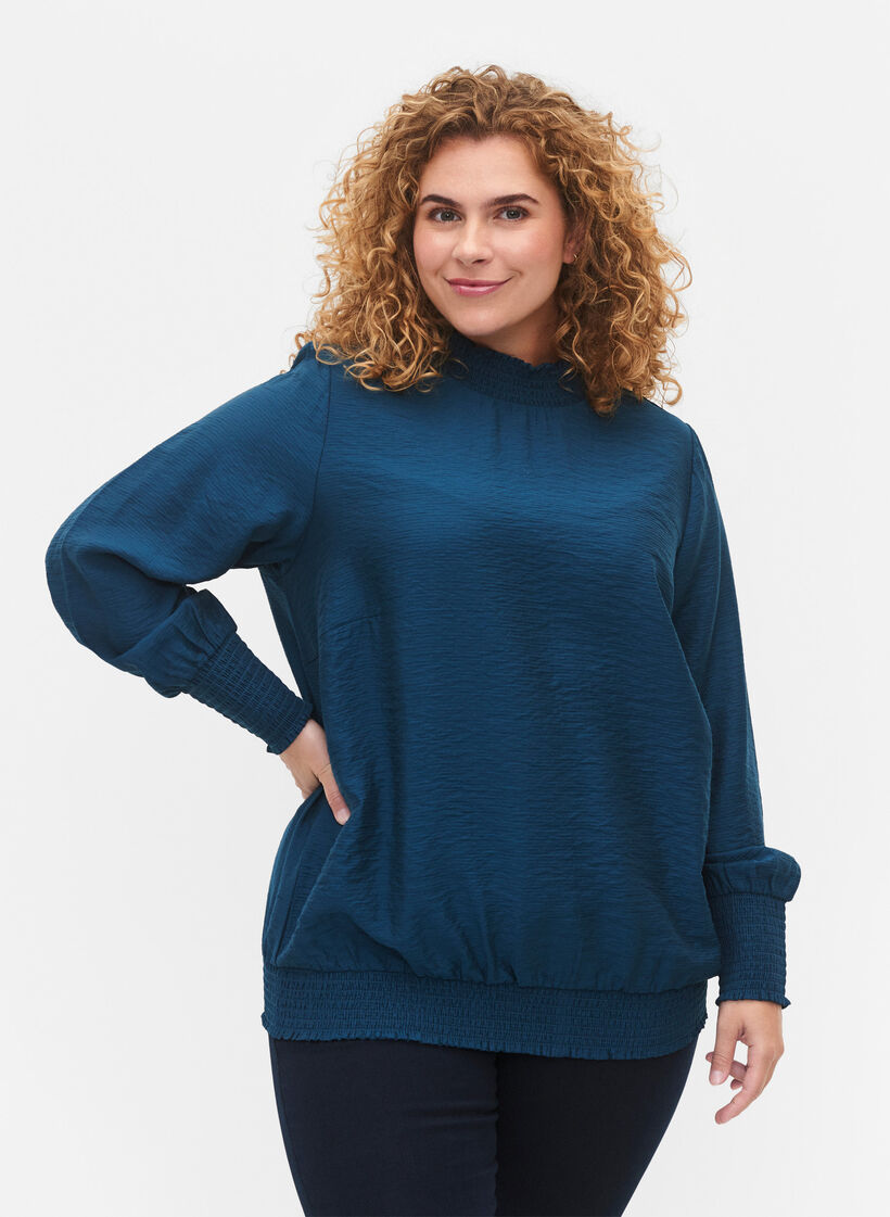 Viscose blouse met smokwerk, Reflecting Pond, Model image number 0