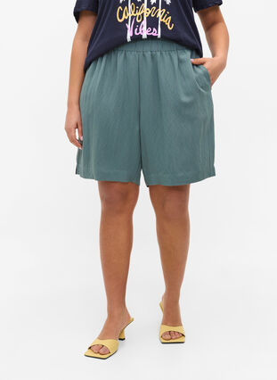 Losse viscose shorts, Balsam Green, Model image number 1
