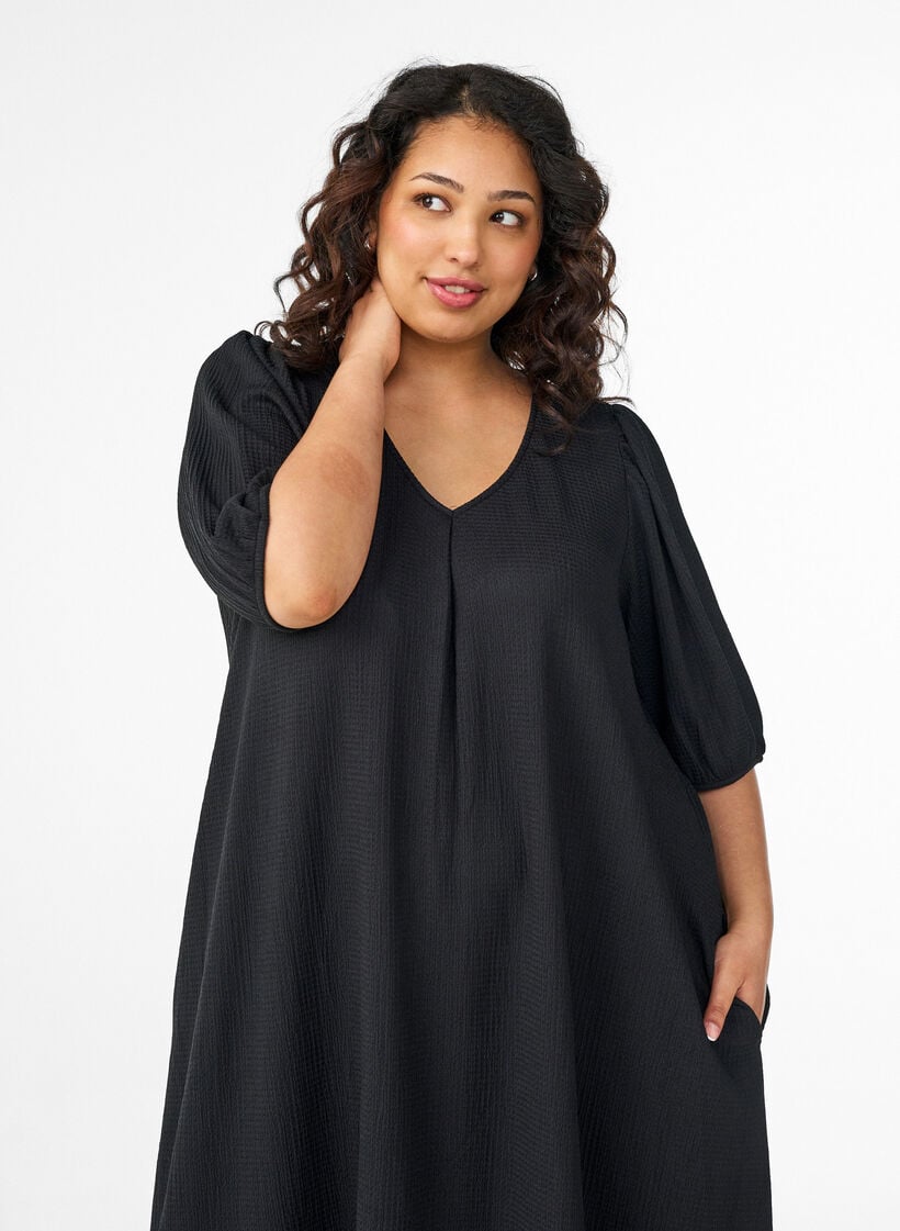 Robe midi avec col en V et texture, Noir, Model image number 2