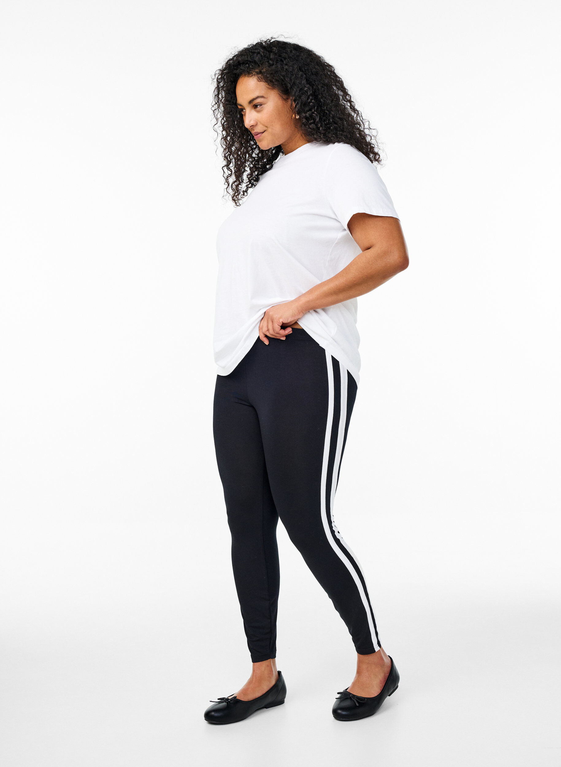 Zizzi Leggings en viscose avec rayures lat&eacute;rales, Black W. Stripe, Model image number 2