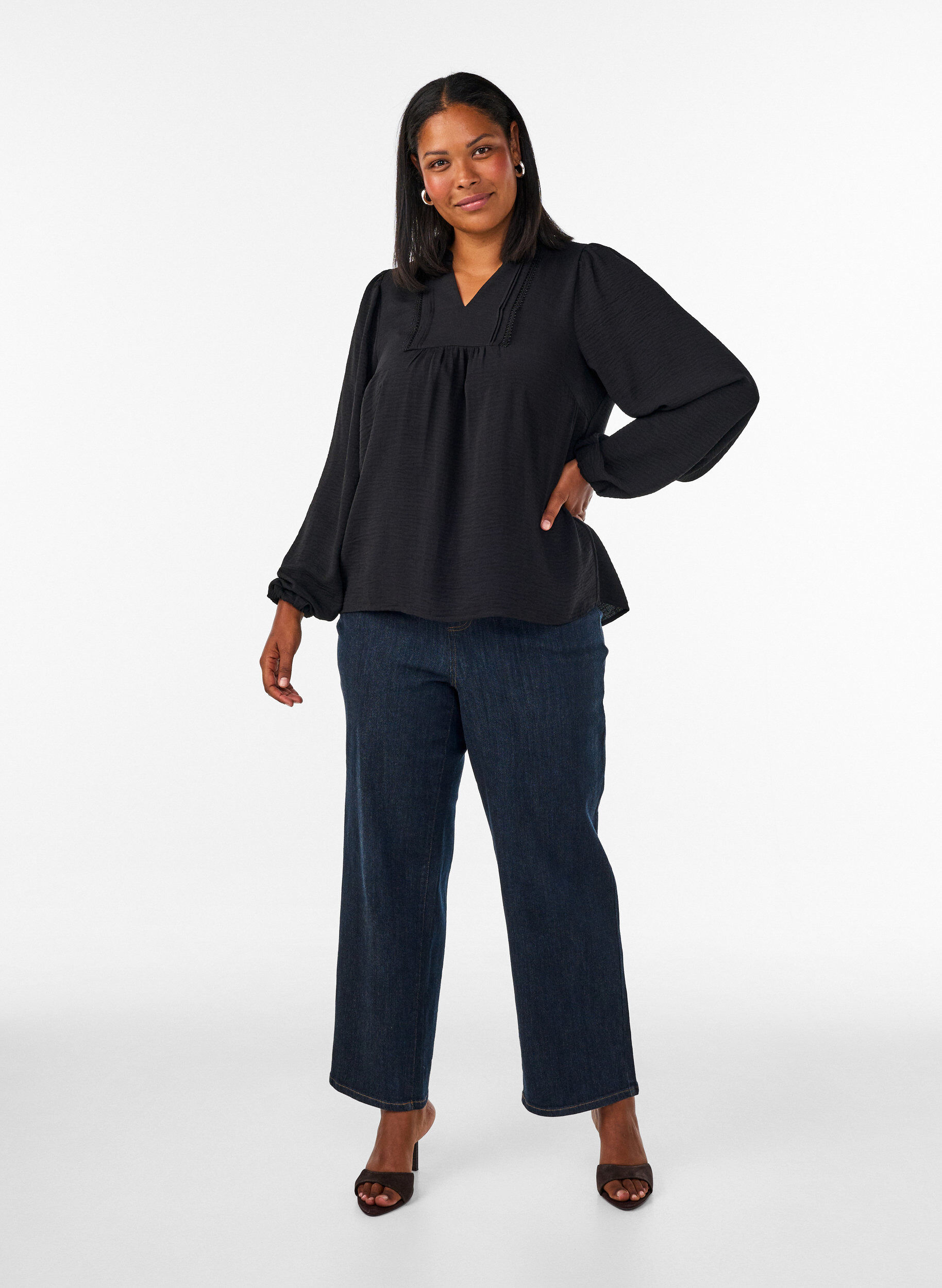 ZizziBlouse met V-hals en gehaakte sierband, Zwart, Model image number 1