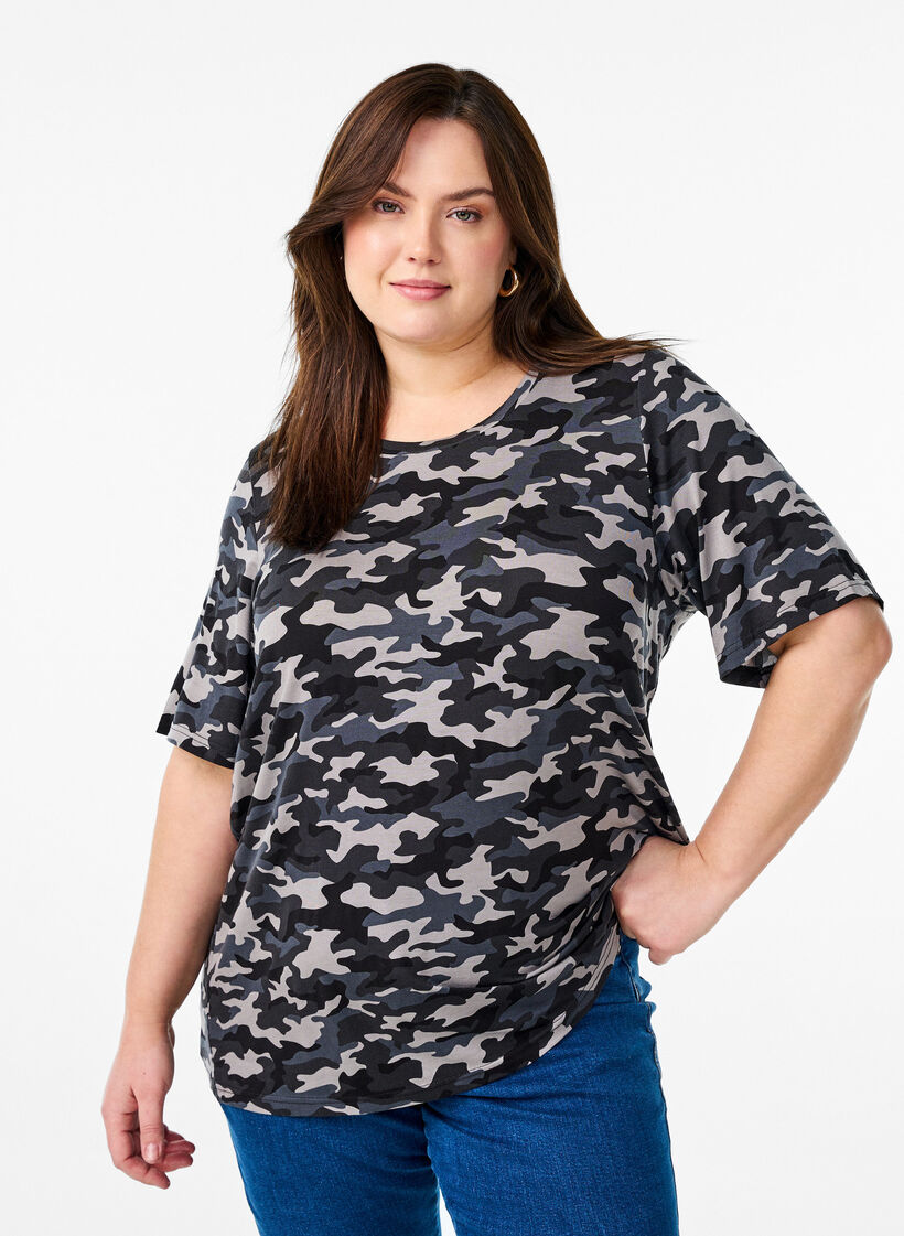 T-shirt met TENCEL&trade; Lyocell en camouflageprint, Grijs, Model image number 0