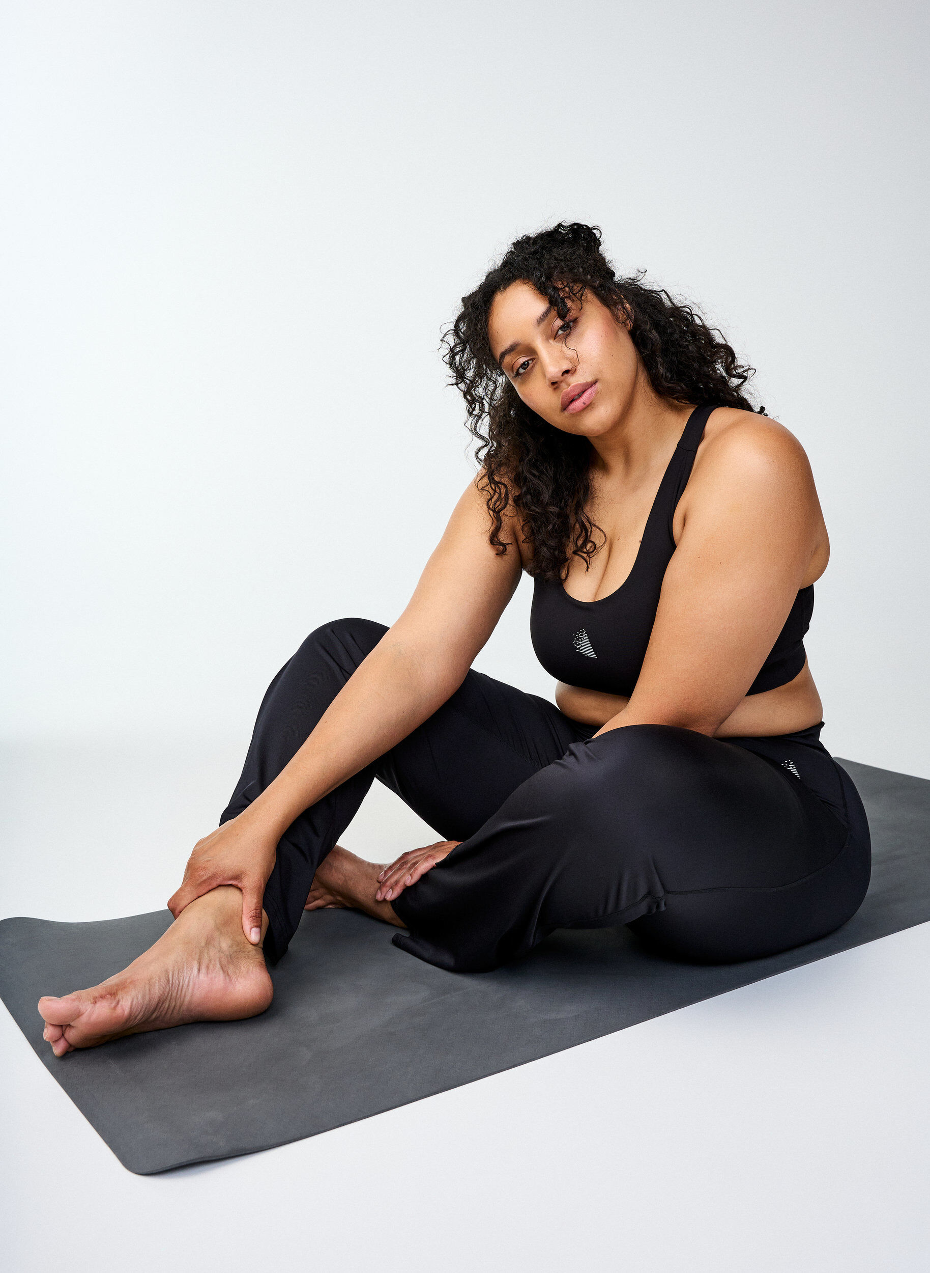 Zizzi Pantalon de sport &eacute;vas&eacute;, Noir, Image image number 1