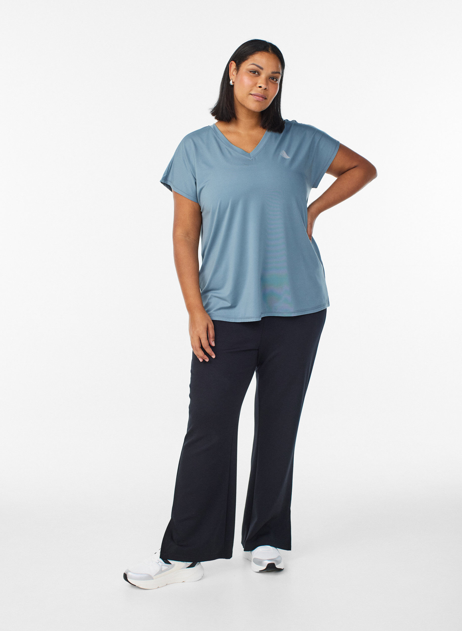 ZizziT-shirt d&rsquo;entra&icirc;nement ample avec col en V, Gris bleut&eacute;, Model image number 1