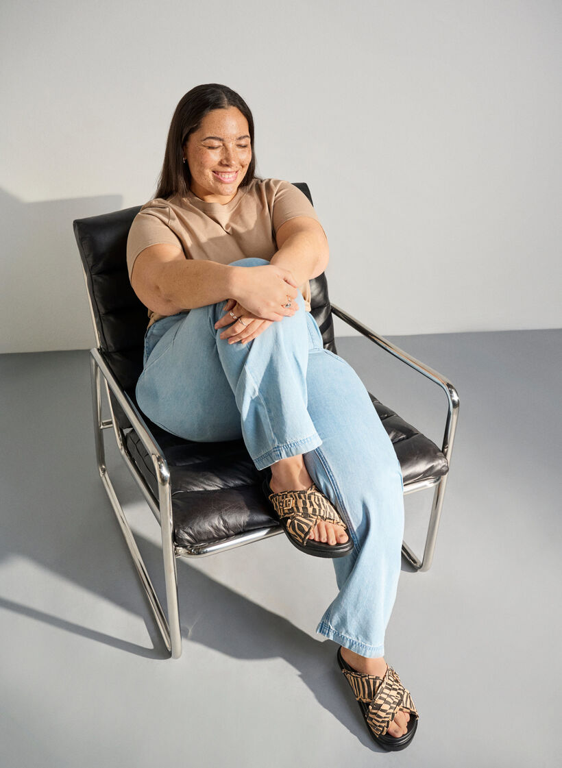 Large - Sandale &agrave; brides crois&eacute;es et bords volant&eacute;s, Camel, Image image number 0