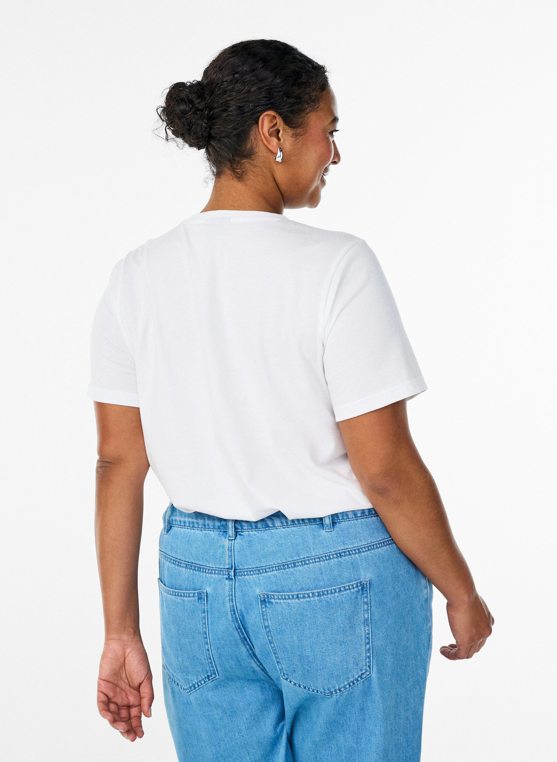 Zizzi T-shirt en coton avec texte brod&eacute;, Blanc, Model image number 2