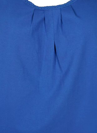 Haut en coton à col rond et bord en dentelle, Dazzling Blue, Packshot image number 2