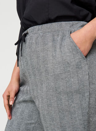 Pantalon à carreaux avec poches, Black Check, Model image number 1