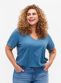 T-shirt en coton à encolure en V, Aegean Blue, Model