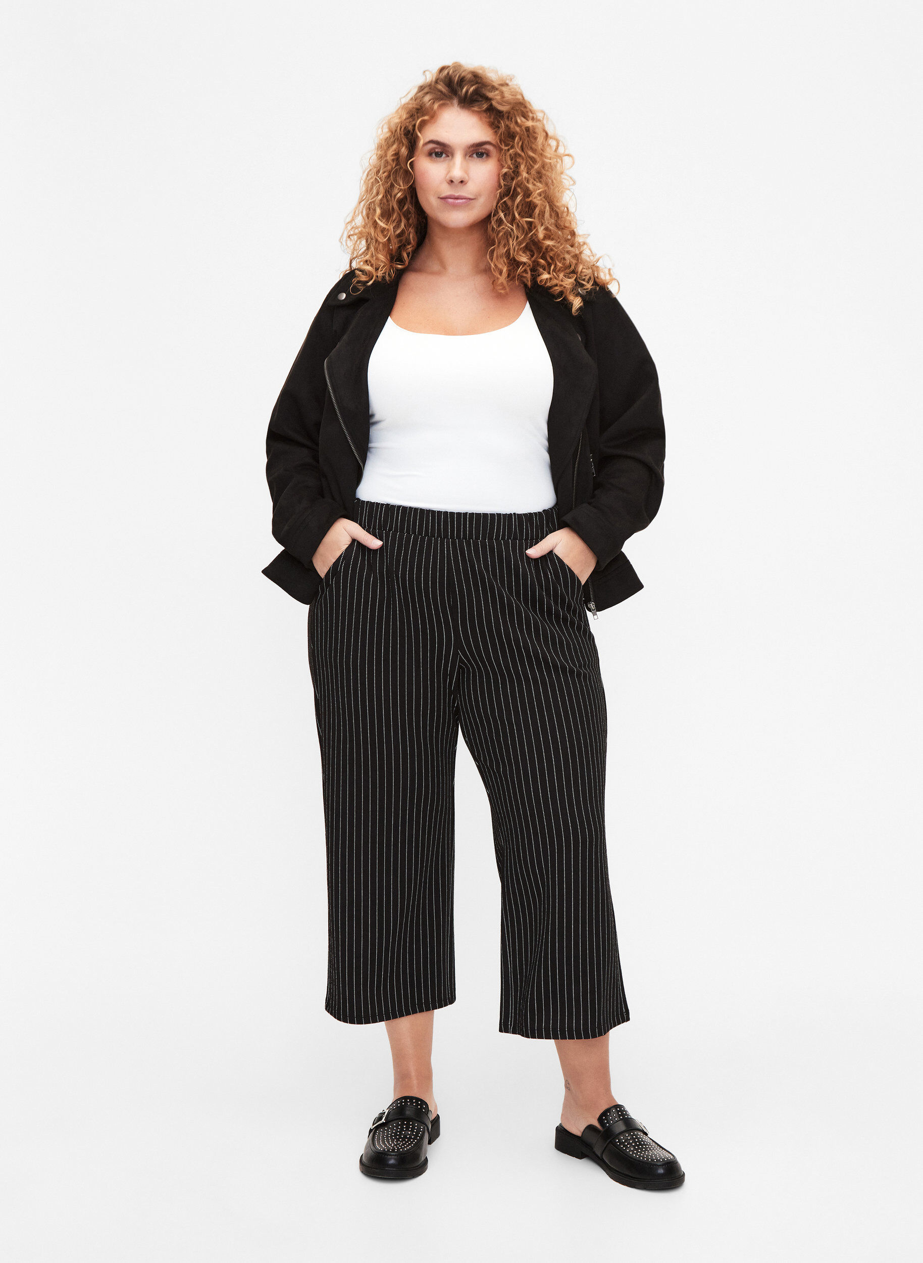 Zizzi Pantalon ample avec longueur 7/8, Noir, Model image number 0