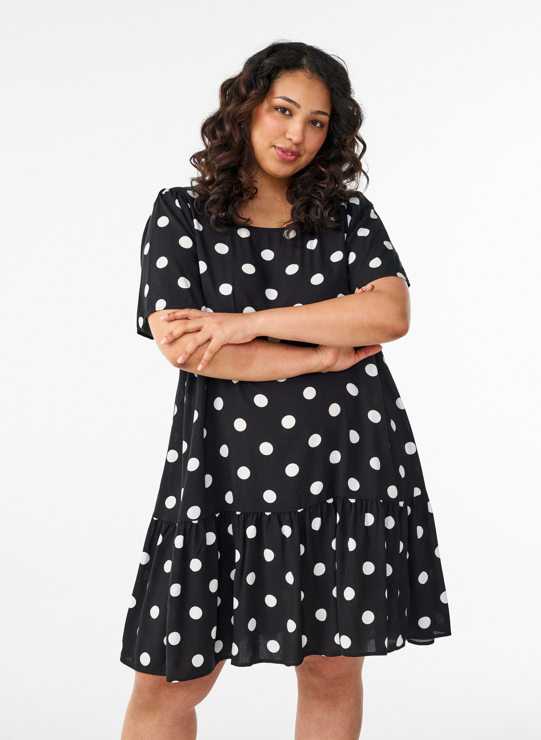 ZizziRobe en viscose avec d&eacute;coupe, Noir, Model image number 0