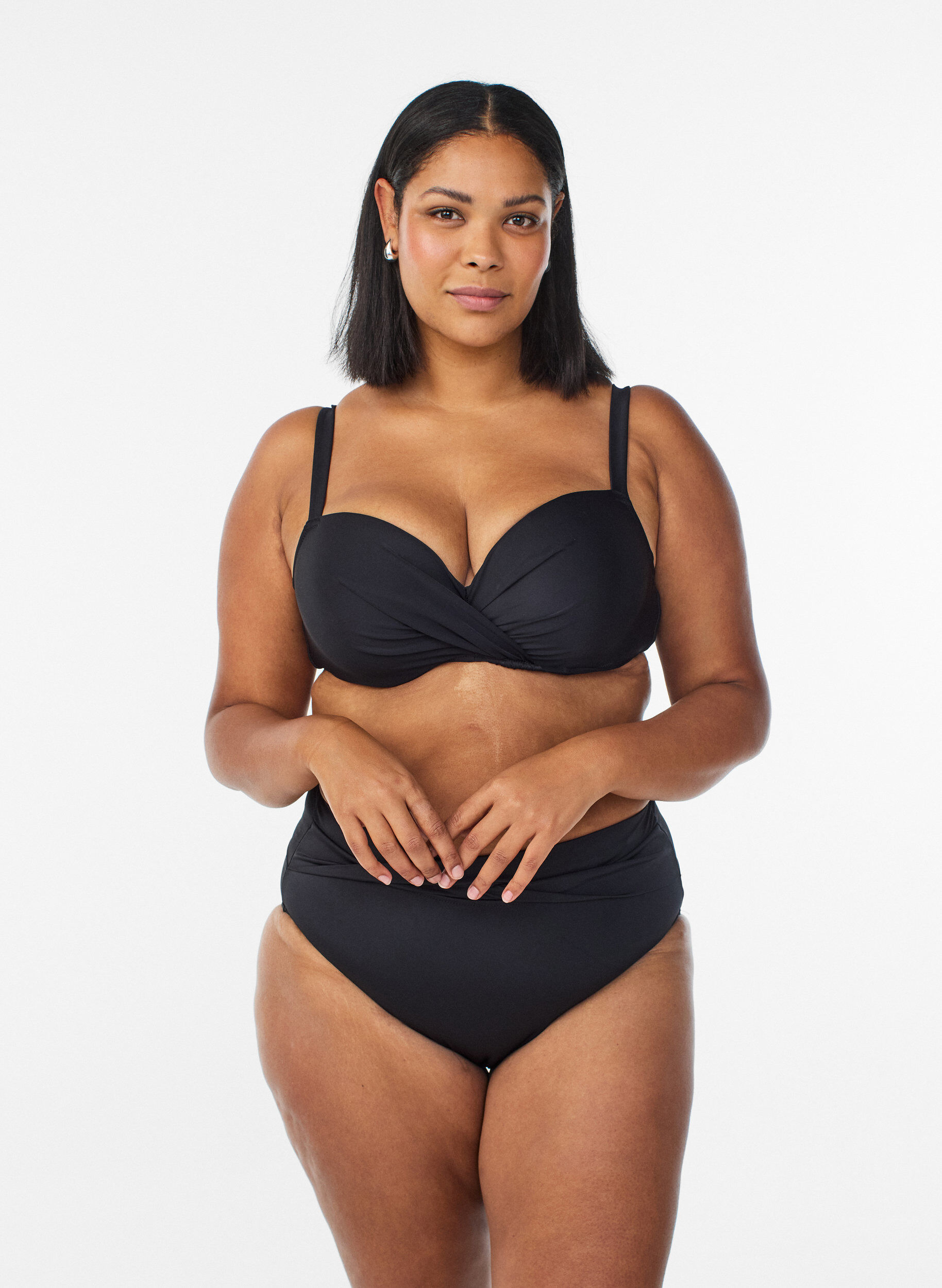 ZizziHaut de bikini avec armatures et drap&eacute;, Noir, Model image number 1