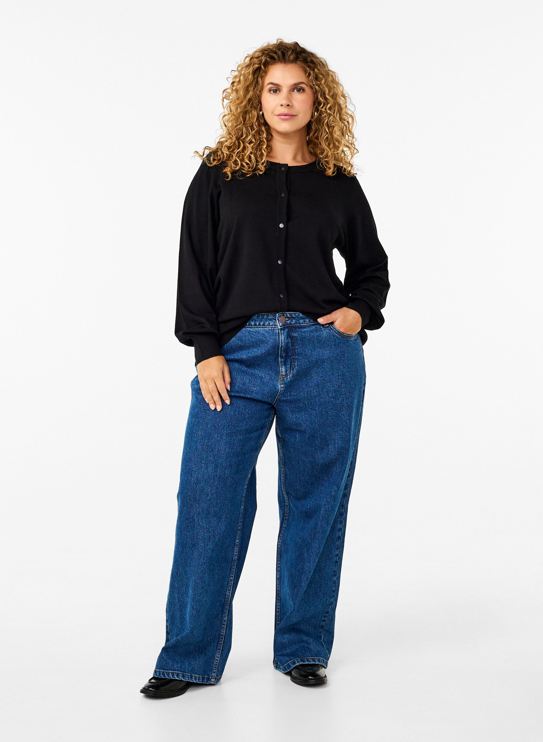 ZizziGebreid vest met ronde hals en knopen, Zwart, Model image number 1