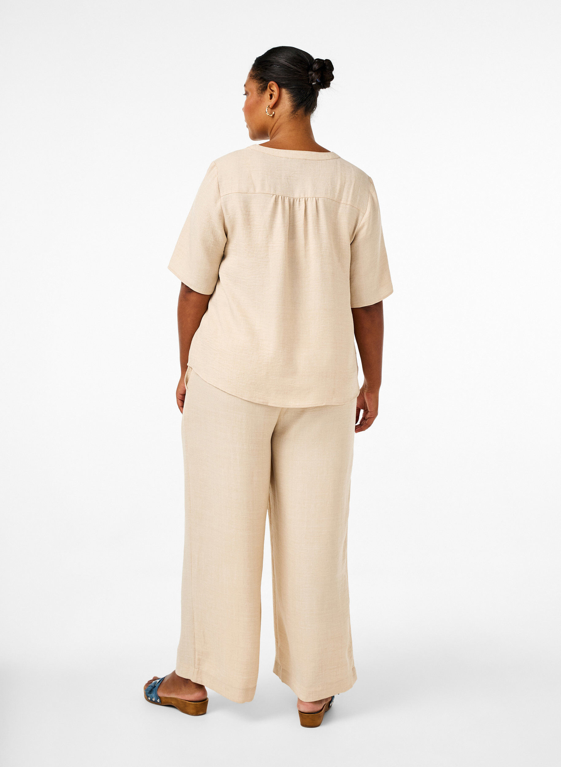 Zizzi Pantalon ample avec ceinture &eacute;lastique et poches, Beige, Model image number 1