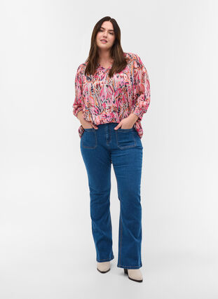 Jean bootcut Ellen avec grandes poches, Blue denim, Model image number 0