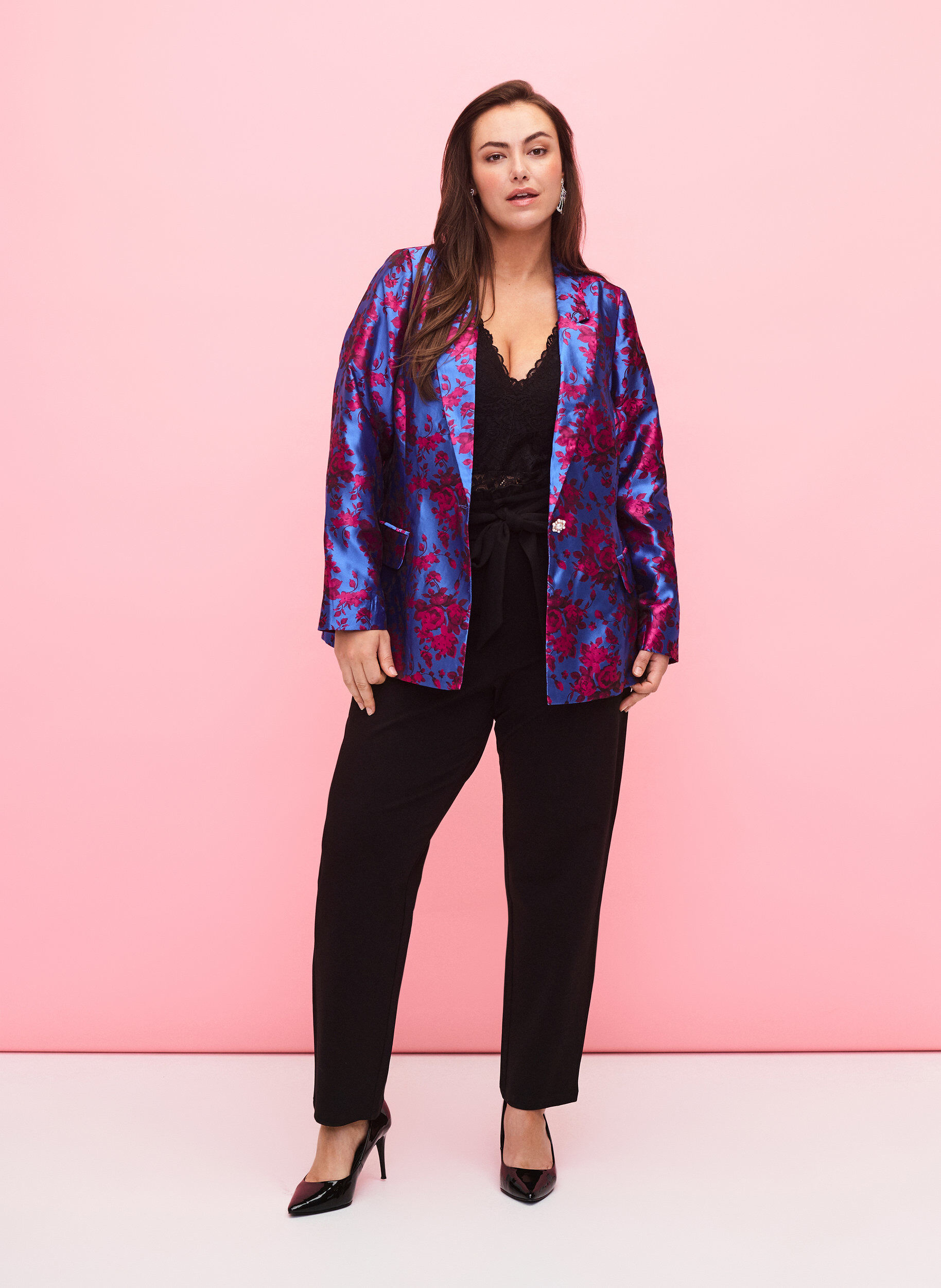 Zizzi Blazer &agrave; motif floral avec bouton en perle, Blue Quartz Jaquard, Model image number 2