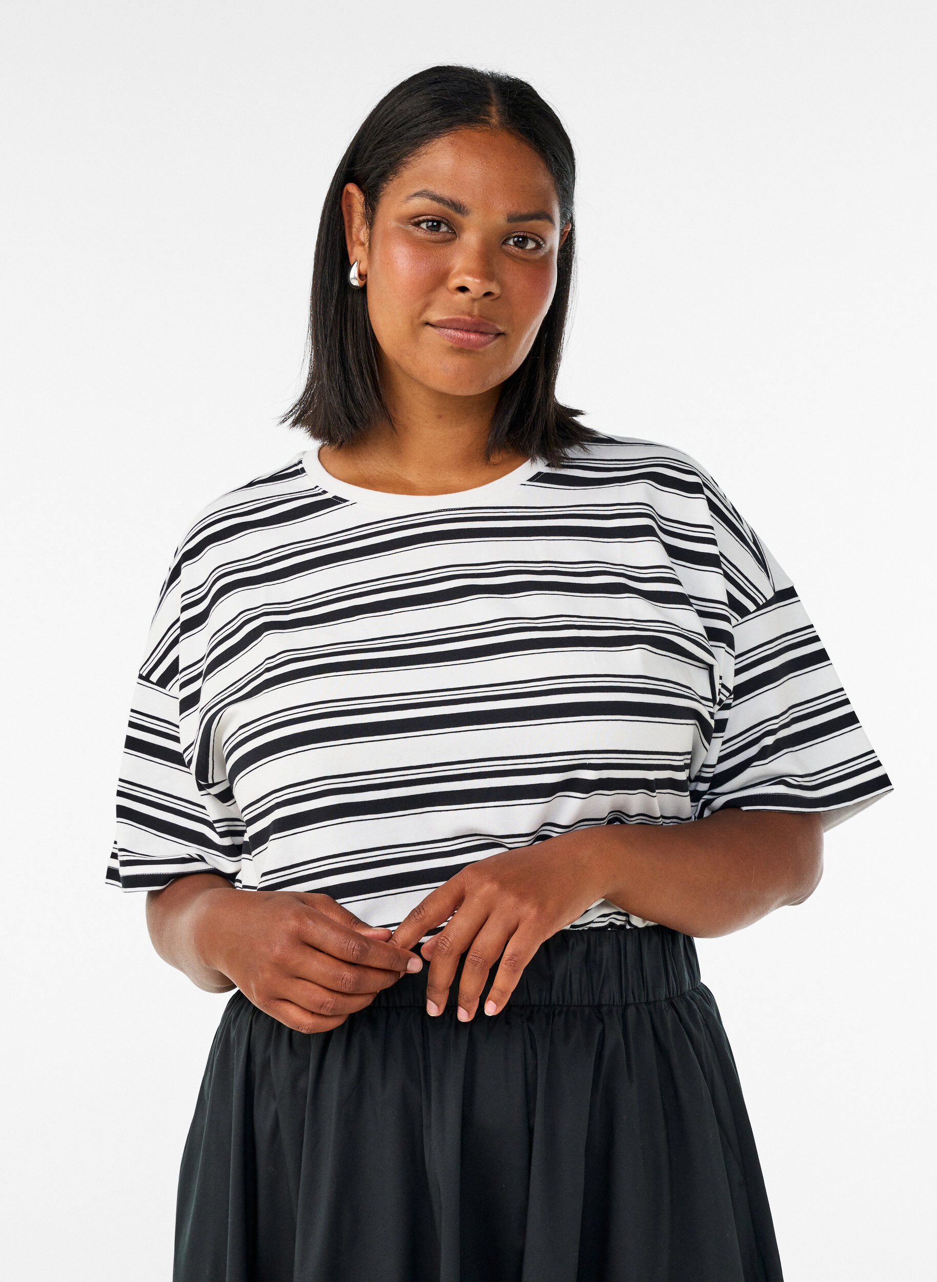 ZizziBoxy T-shirt met gestreept patroon, Zwart, Model image number 0