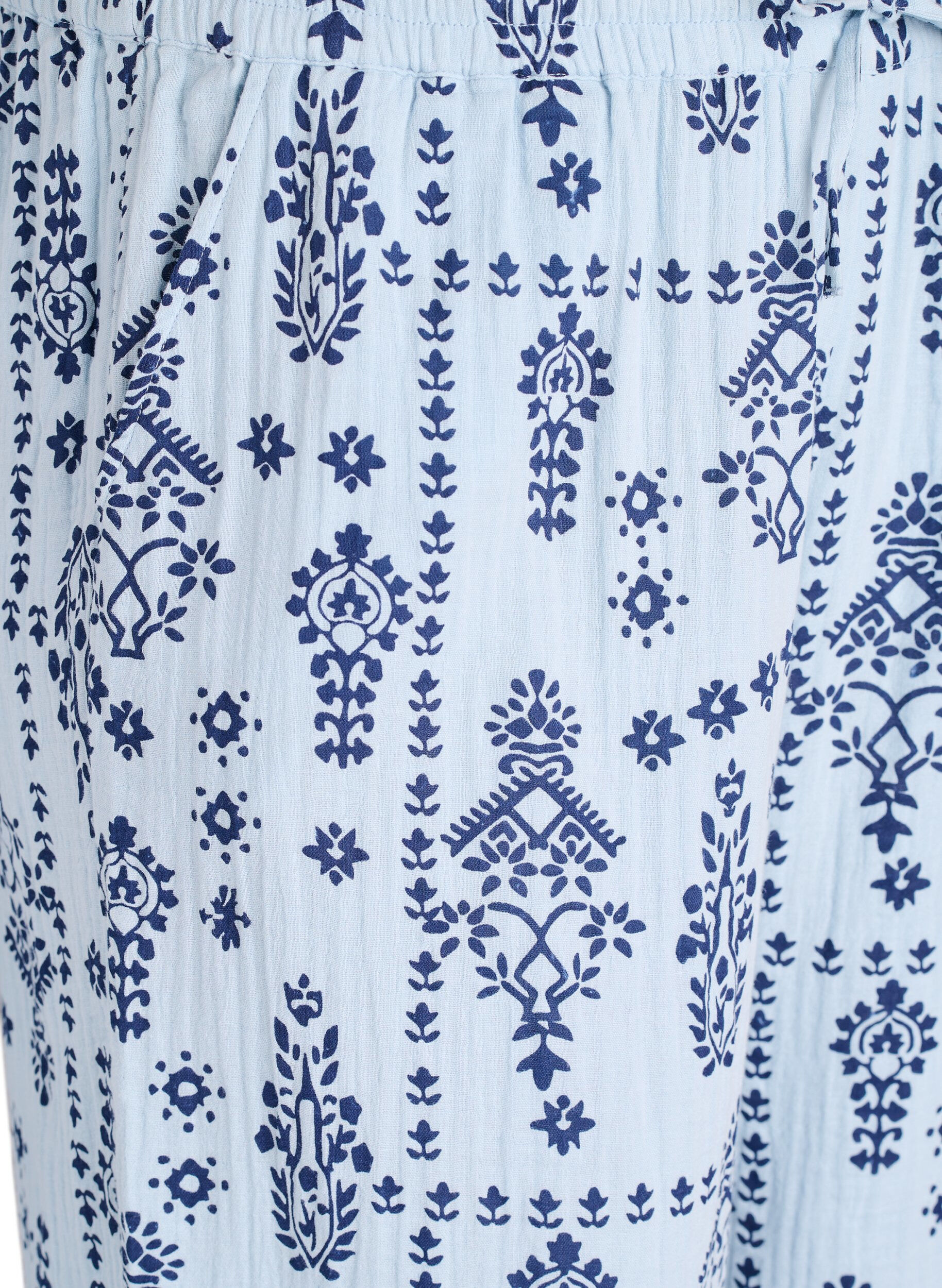 Zizzi Pantalon ample en mousseline de coton &agrave; pois, Bleu Clair, Packshot image number 2