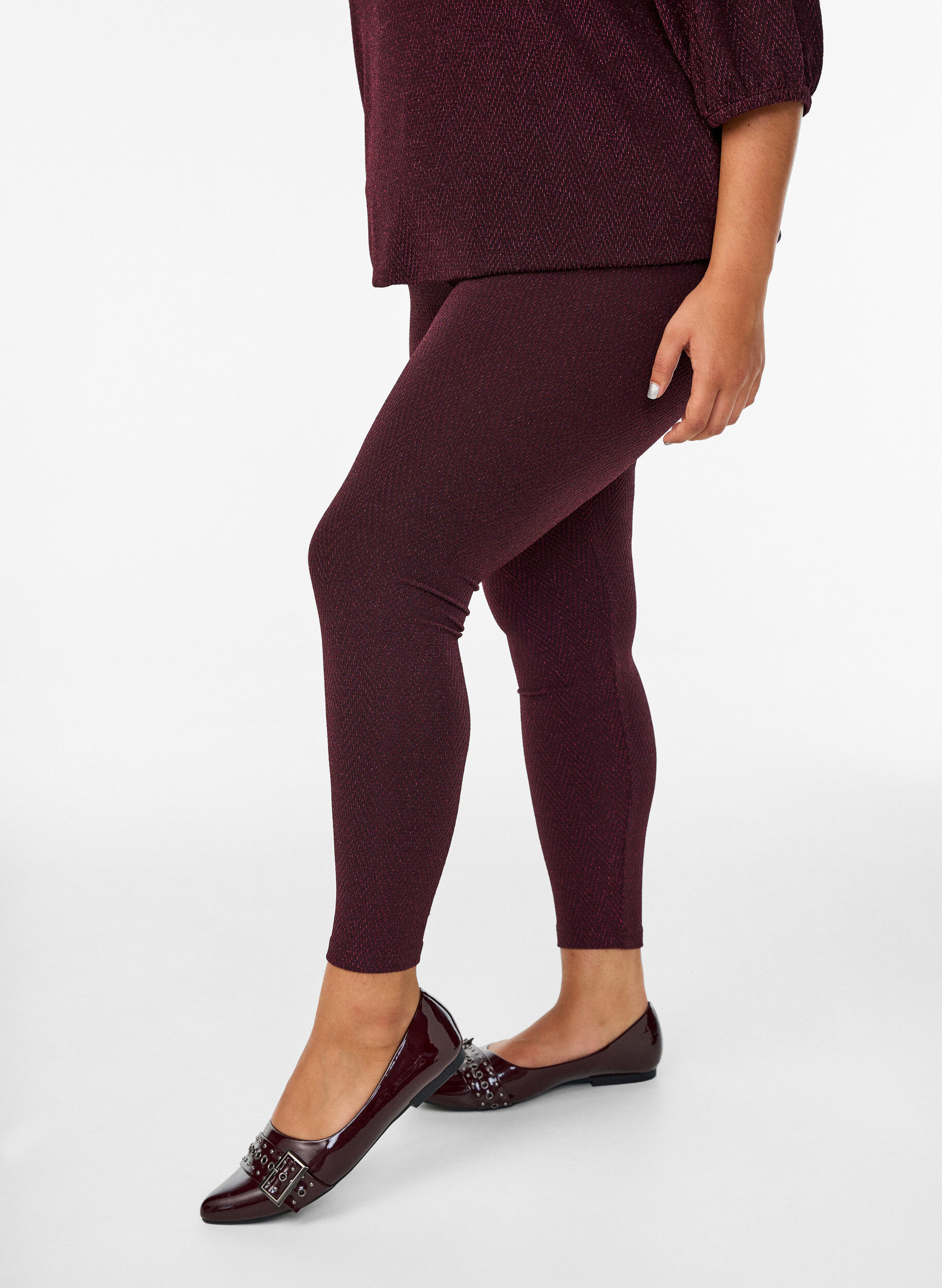 Glitterpatroon leggings, Donker Bordeaux, Model