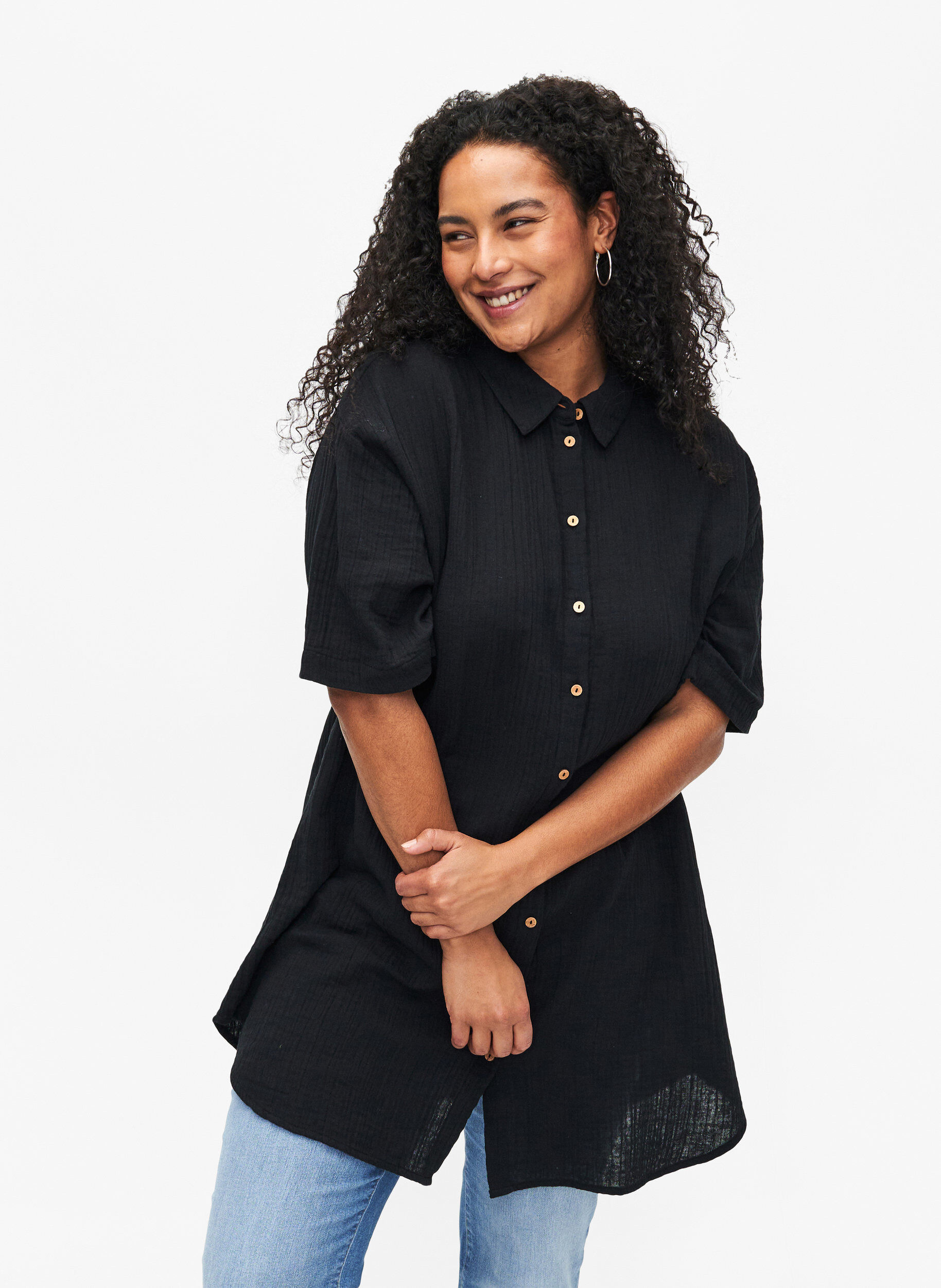 Zizzi Chemise &agrave; manches courtes avec boutons, Black, Model image number 0