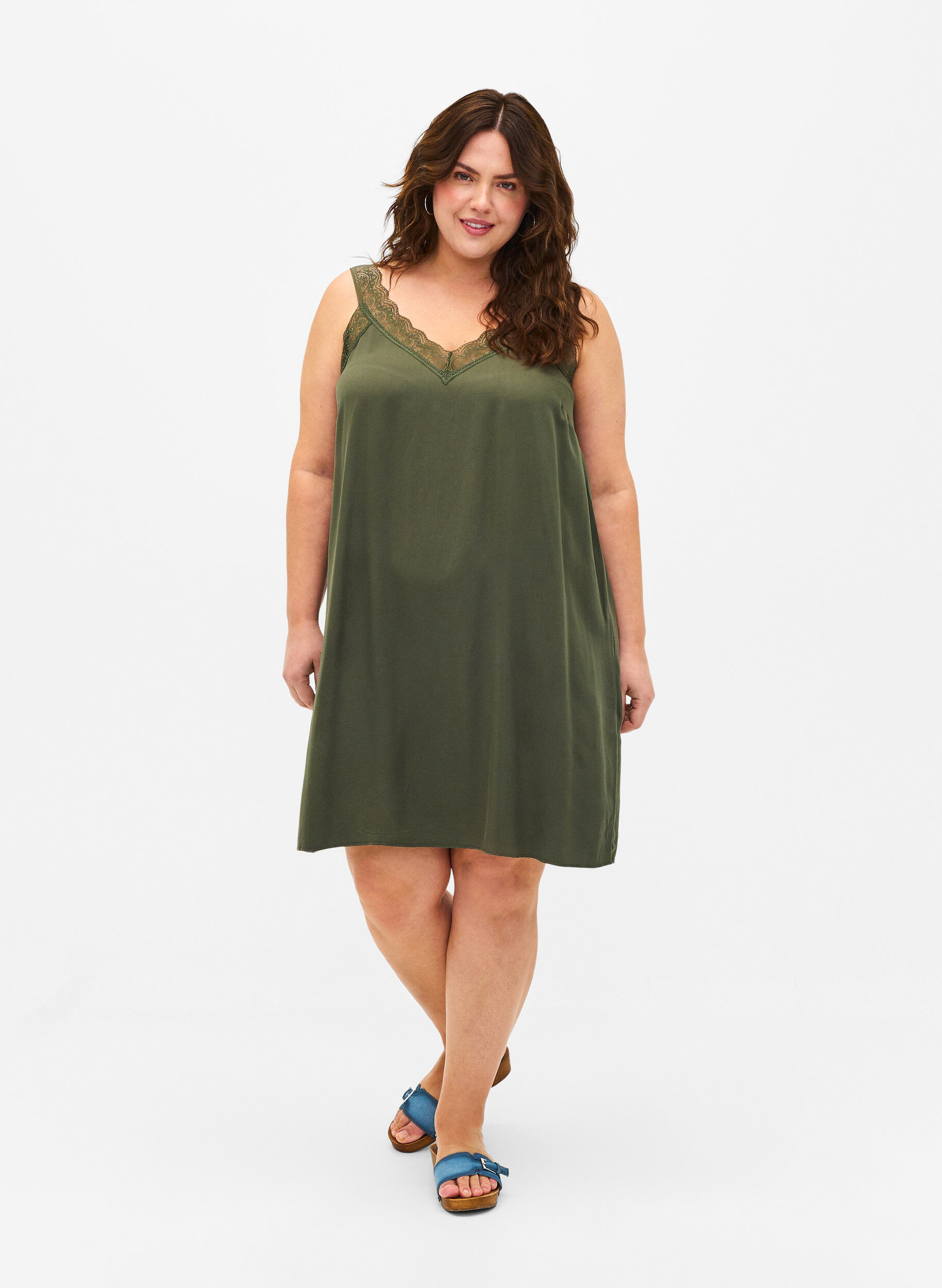 Zizzi Robe &agrave; bretelles en viscose orn&eacute;e de dentelle, Thyme, Model image number 2