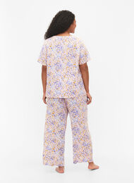 Losse viscose pyjama broek in all-over print, Cameo Pink AOP, Model