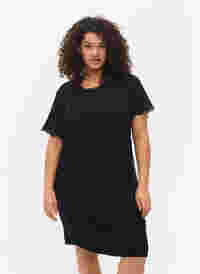 Nachthemd van viscose met korte mouwen en kanten randjes, Black, Model