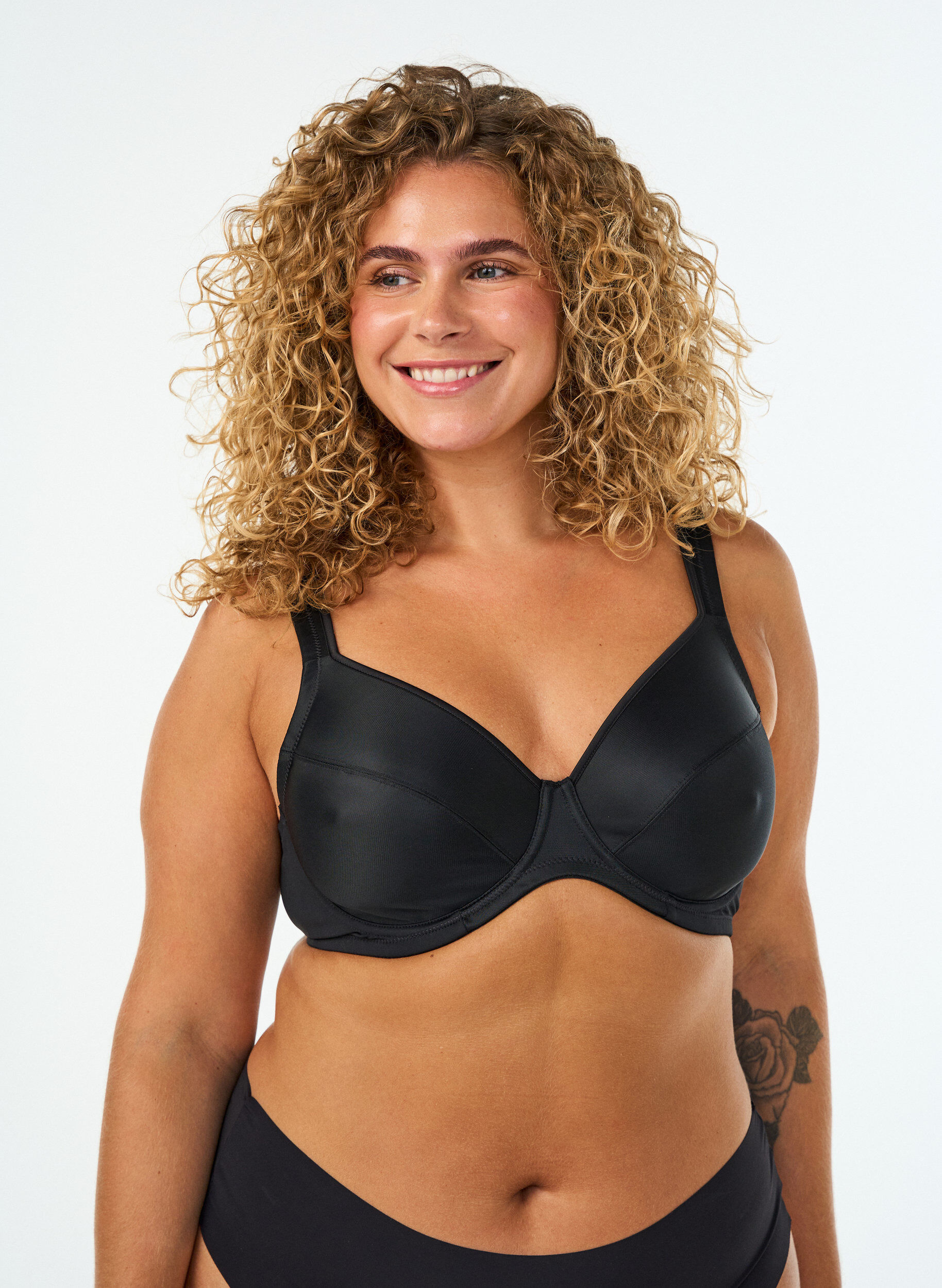 Soutien-gorge grand maintien avec bonnets moul&eacute;s, Noir, Model