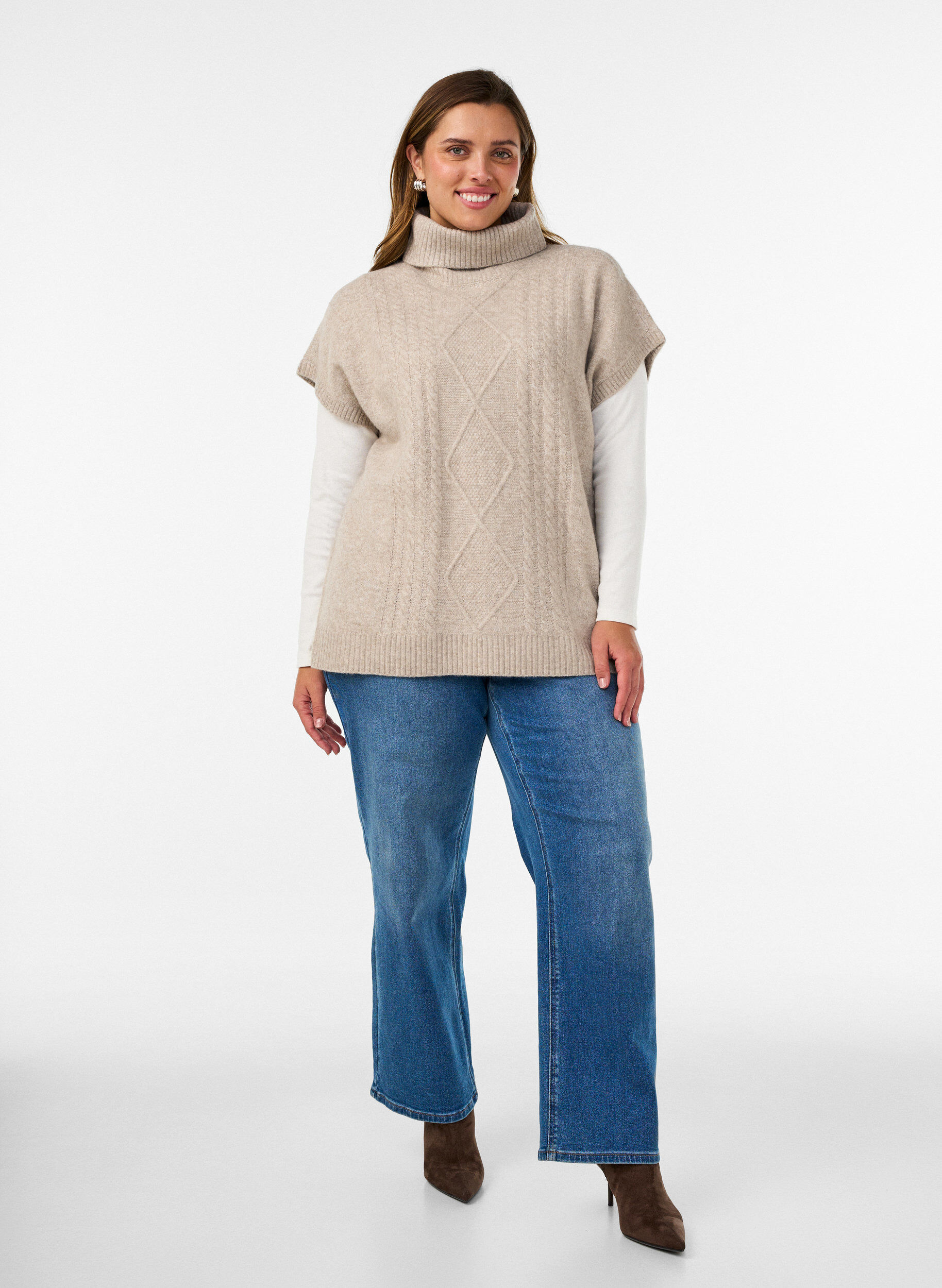 ZizziD&eacute;bardeur en maille torsad&eacute;e avec col roul&eacute;, Beige, Model image number 1