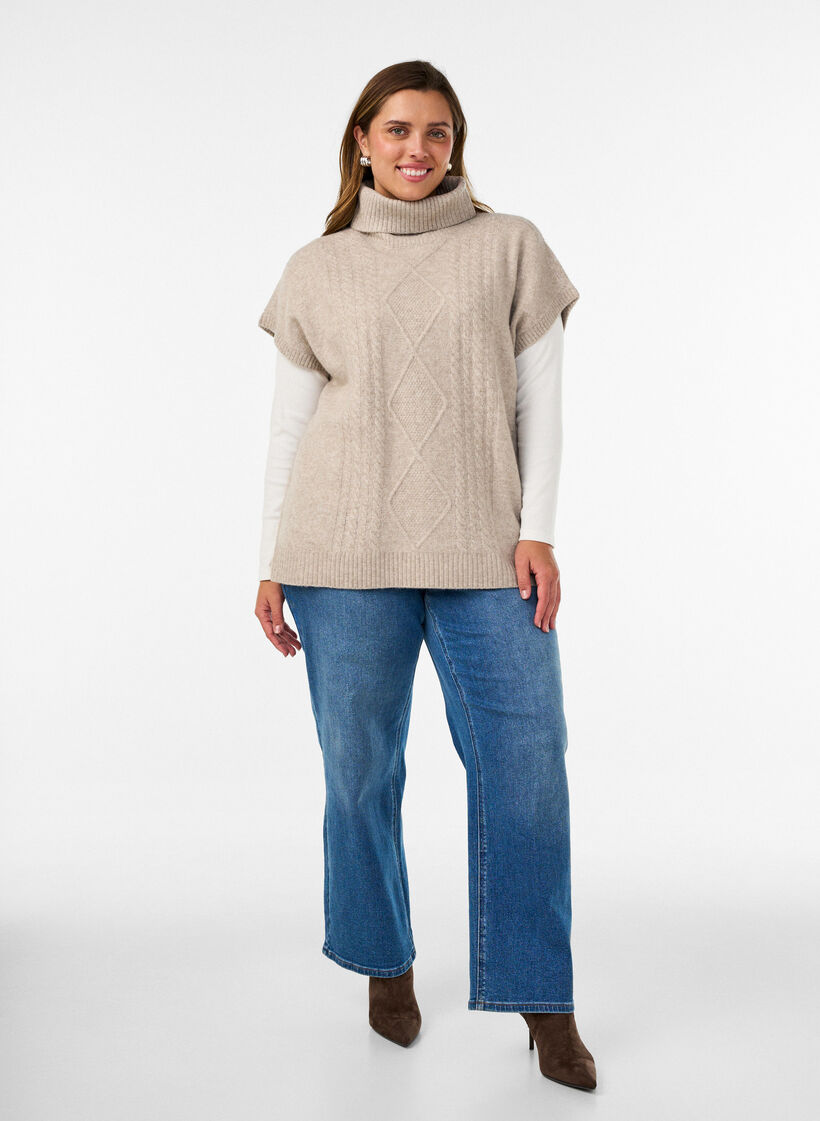 D&eacute;bardeur en maille torsad&eacute;e avec col roul&eacute;, Beige, Model image number 1