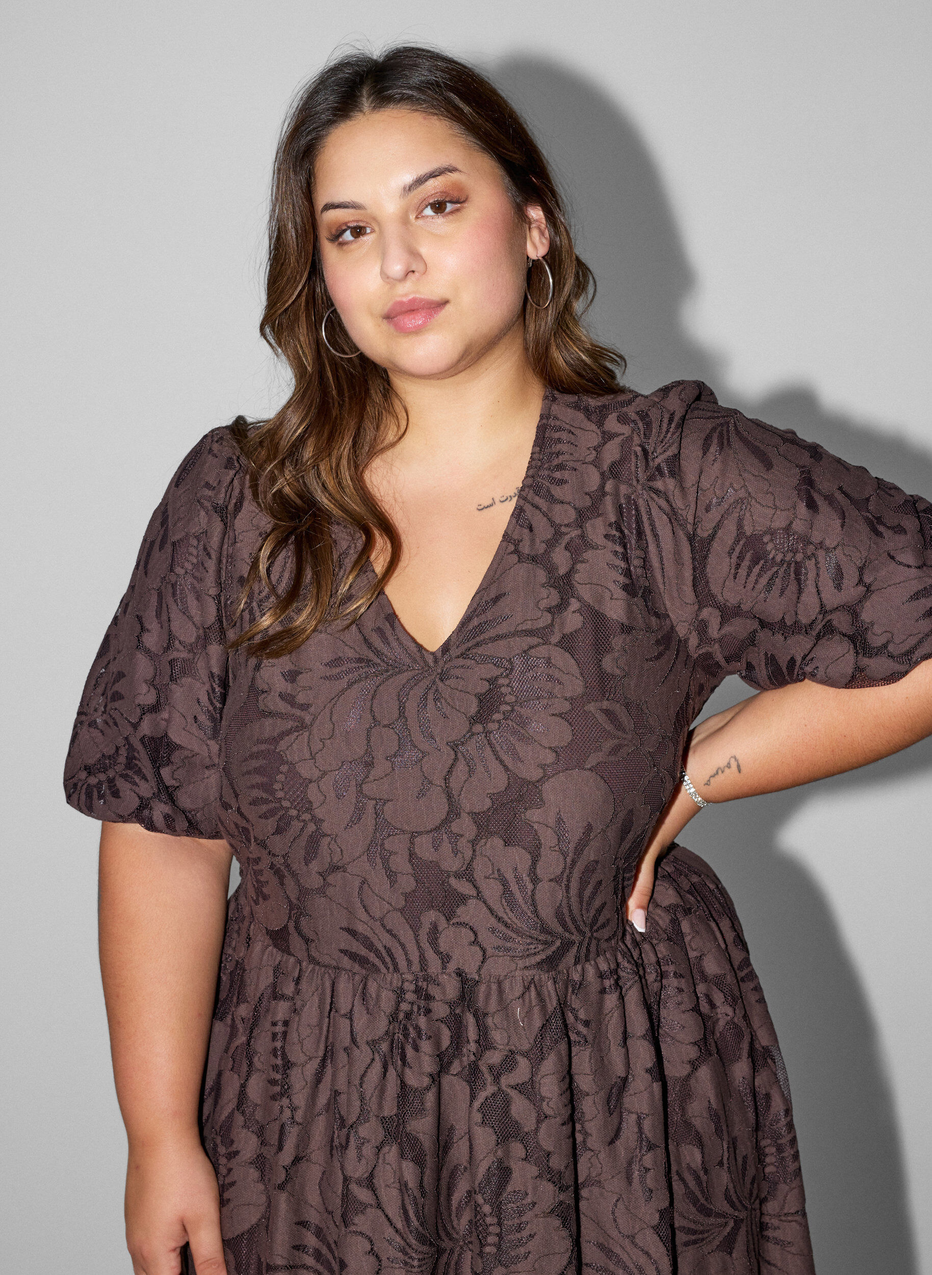 ZizziRobe midi en jacquard floral, Marron, Model image number 2