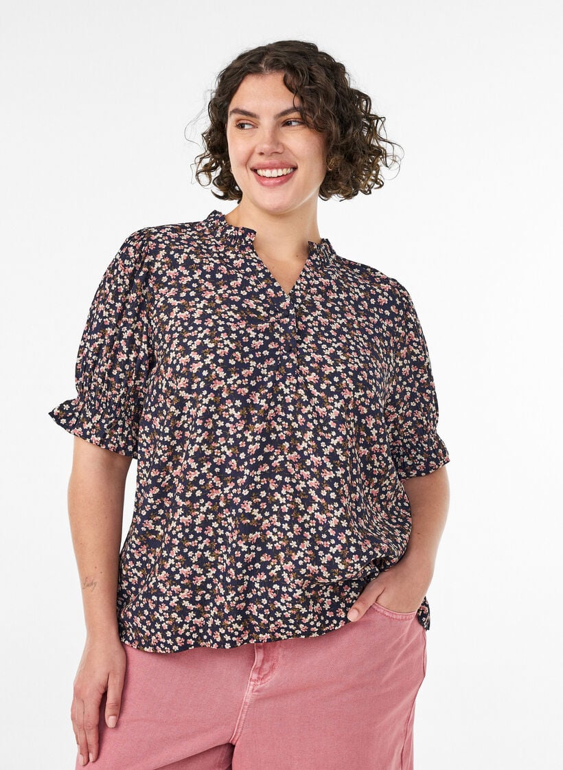 Blouse van viscose met bloemenprint, korte mouwen en smockdetails, Blauw, Model image number 0