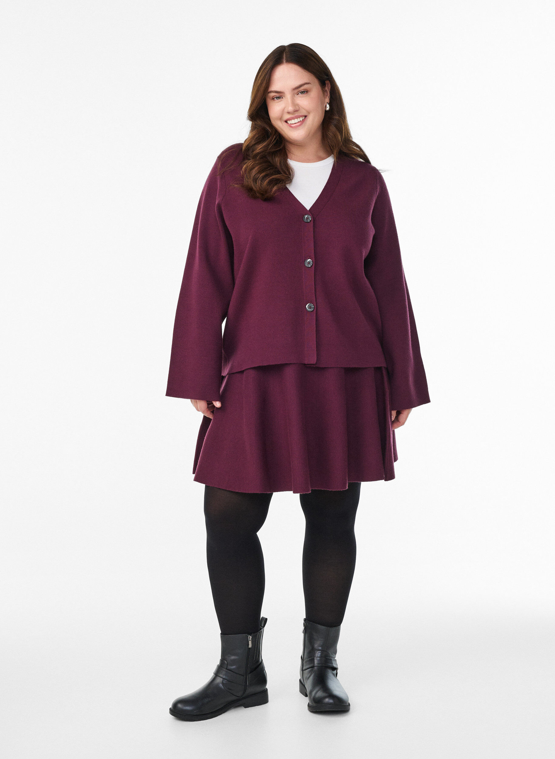 Zizzi Jupe courte en maille &agrave; coupe &eacute;vas&eacute;e, Bordeaux fonc&eacute;, Model image number 1