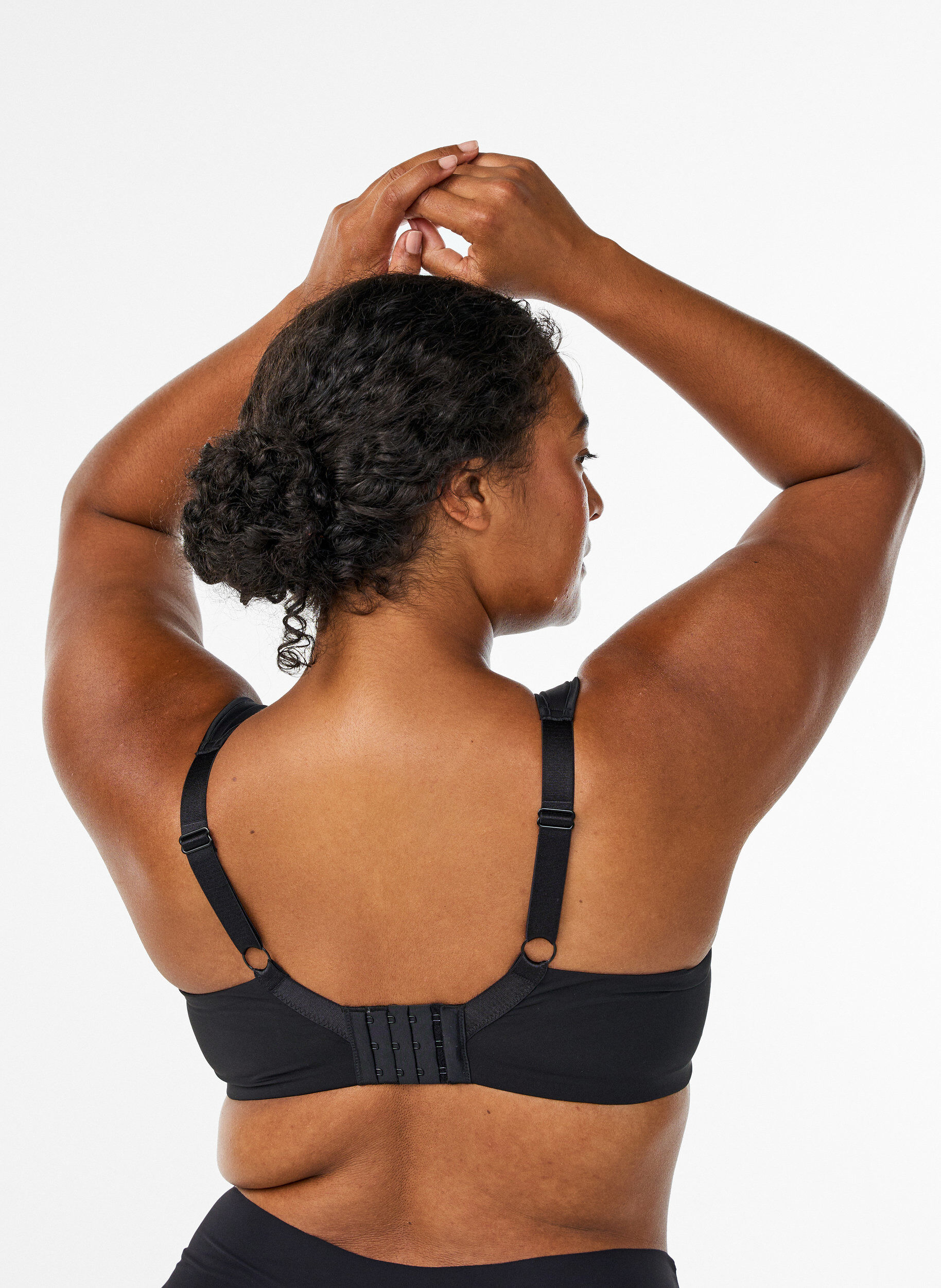 Zizzi Soutien-gorge minimiseur avec bretelles rembourr&eacute;es, Noir, Model image number 2