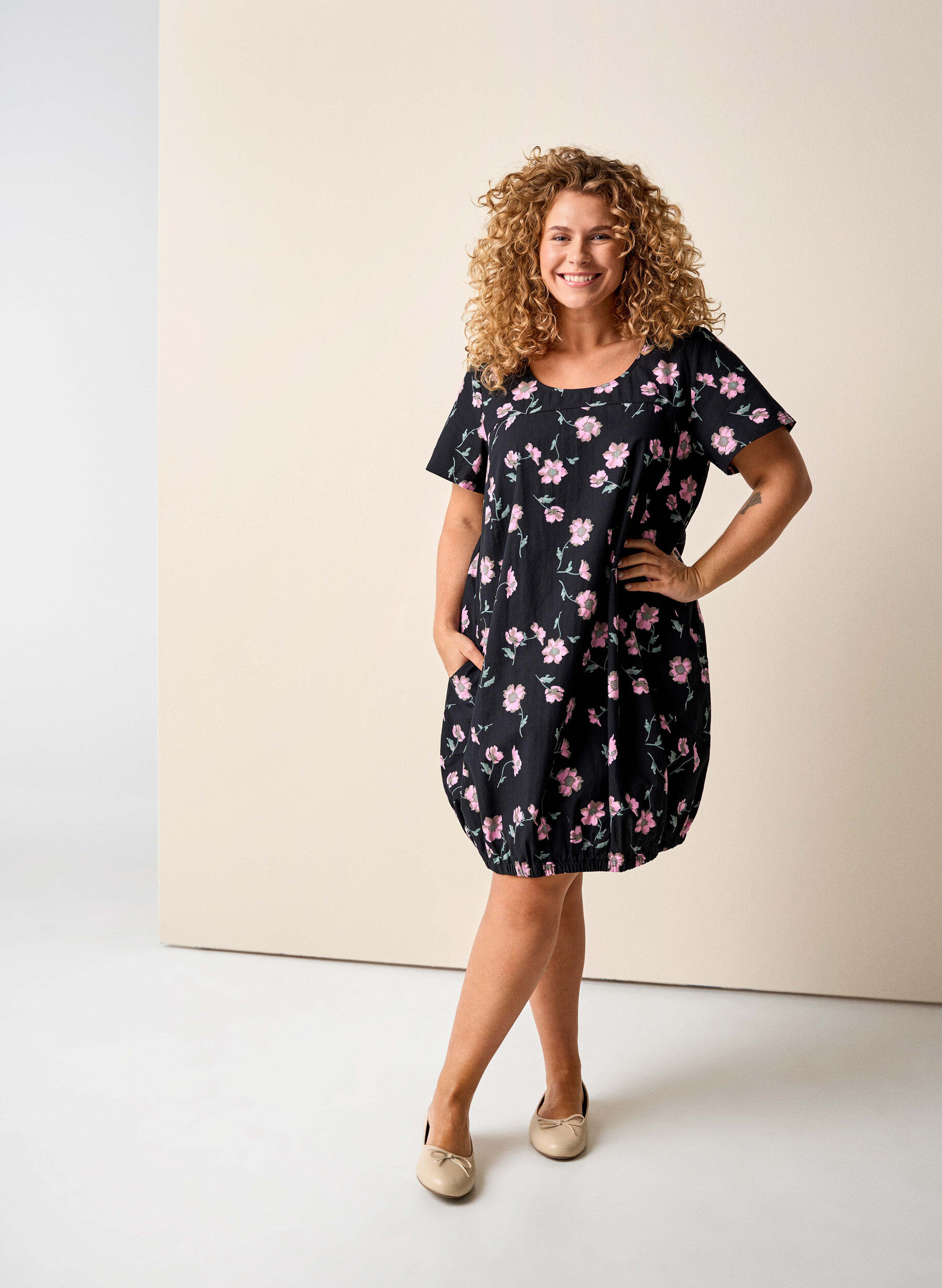 ZizziKatoenen jurk met korte mouwen en print, Zwart, Image image number 0