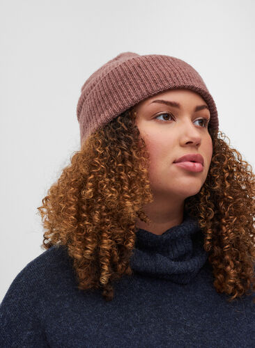 Bonnet tricoté avec de la laine, Rose Taupe, Model image number 1
