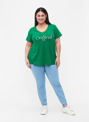 T-shirt en coton avec impression de texte et col en V, Jolly Green ORI, Model image number 2